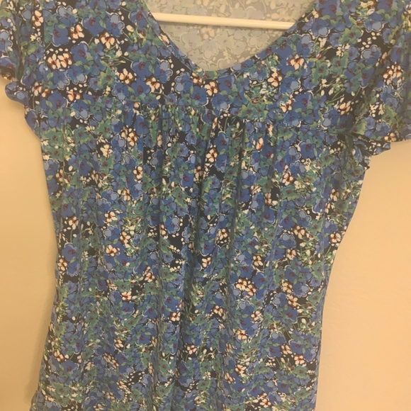 ROSELINLIN Womens Ruffle Sleeve Tunic Tops V Neck Loose Fit Short Sleeve Summer - Picture 2 of 6